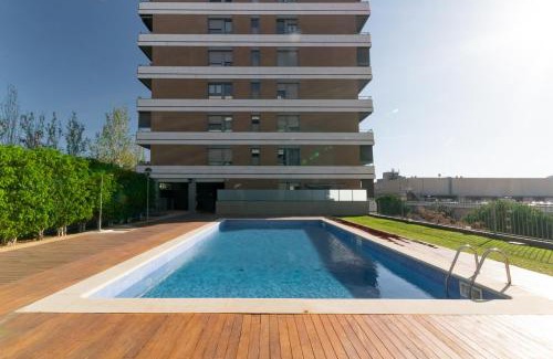Cornella de Llobregat Apartamento | Penthouse with Private Terrace & Pool Access