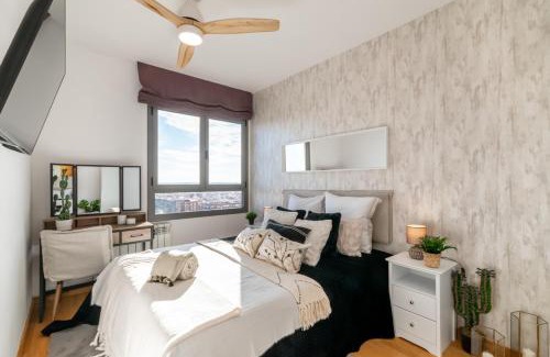 Cornella de Llobregat Apartamento | Penthouse with Private Terrace & Pool Access