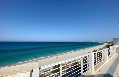 Hiboun Apartamento | Penthouse waterfront apartment with terrace