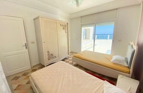 Hiboun Apartamento | Penthouse waterfront apartment with terrace