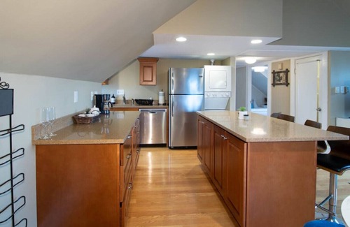 Nahant Apartamento | Penthouse with a private rooftop deck