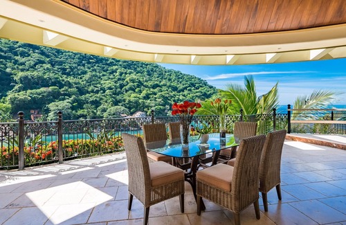 Boca de Tomatlán Villa | Penthouse with Beach and Ocean Frontage