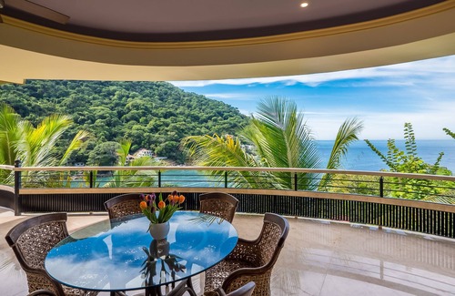 Boca de Tomatlán Villa | Penthouse with Beach and Ocean Frontage