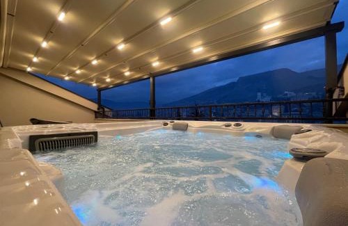 Mostar Old Town Apartamento | Penthouse with Old bridge view and jacuzzi