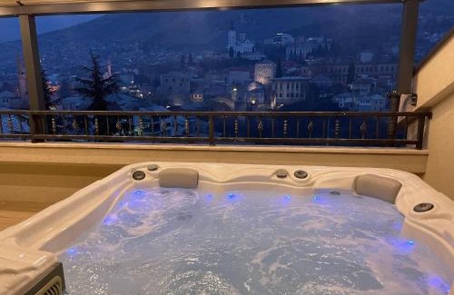 Mostar Old Town Apartamento | Penthouse with Old bridge view and jacuzzi
