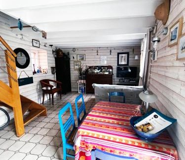 Pont-l'Abbe Casa | Penty bigouden 18ème classé 2* jardin en ville