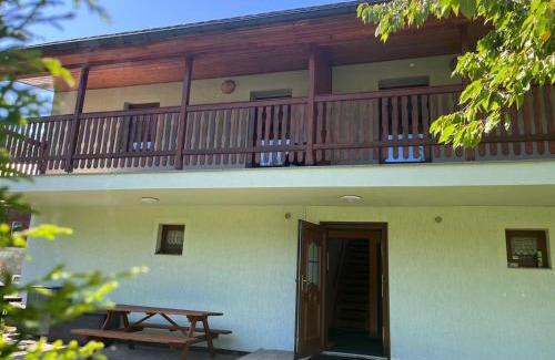 Sluknov Apartamento | Penzion a restaurace Balaton