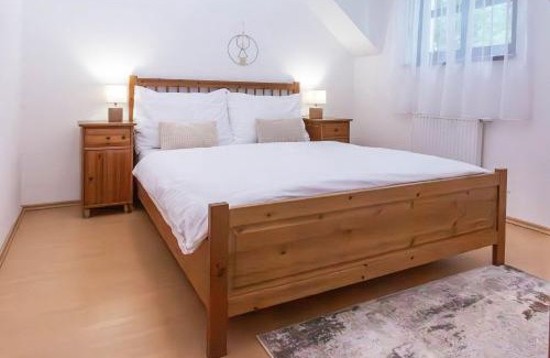 Horni Slavkov Casa | Penzion Na Lukách