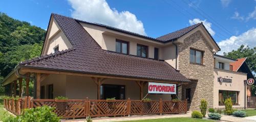 Trencianske Bohuslavice Casa | Penzion pod Tureckom
