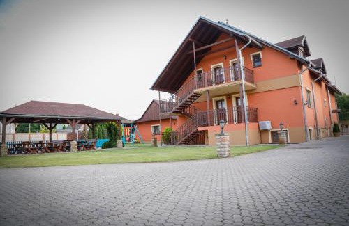 Velky Meder Cama Y Desayuno | Penzion SUNGARDEN-Veľký Meder