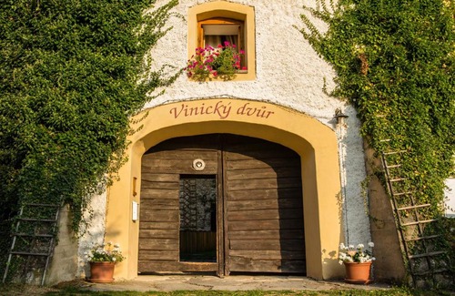 Omlenice Casa | Penzion Vinicky dvůr