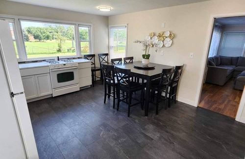 West Peoria Casa | Peoria Bradley Cozy Vacation Large Group Home w/Kitchen View