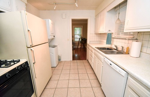 Peoria Heights Casa | Peoria Heights Petite Charmer- A Block From it All!!