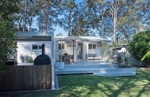 Erowal Bay Casa | Pepe: Charming coastal cottage, short stroll to the water of St Georges Basin