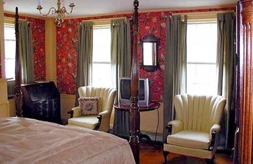 Brewster Cama Y Desayuno | Pepper House Inn