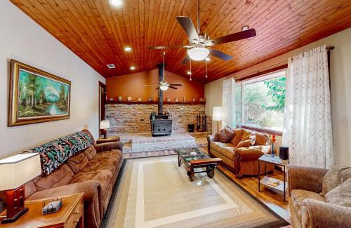 Jamestown Casa | Peppermint Falls Hideaway