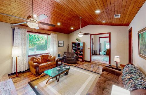 Jamestown Casa | Peppermint Falls Hideaway