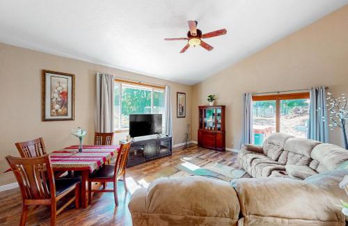 Jamestown Casa | Peppermint Falls Hideaway