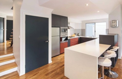 Dunsborough Casa | Peppy Tree House - walk from Old Dunsborough
