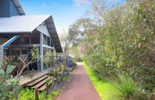 Dunsborough Casa | Peppy Tree House - walk from Old Dunsborough