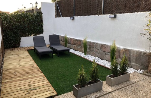 Manzanares el Real Apartamento | Pequeño y acogedor estudio con jardín situado al pie de La Pedriza.