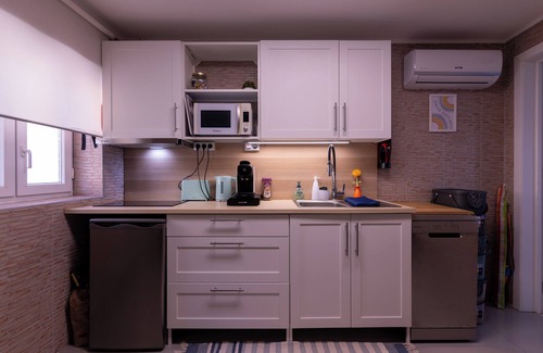 Perafita Casa | Perafita Yellow House - EcoHost