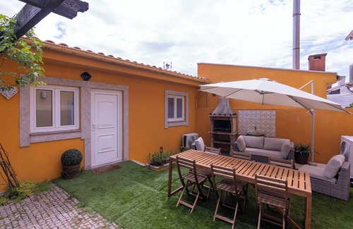 Perafita Casa | Perafita Yellow House - EcoHost
