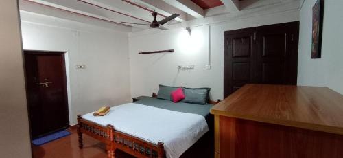 Kannur Cama Y Desayuno | Perch by the sea