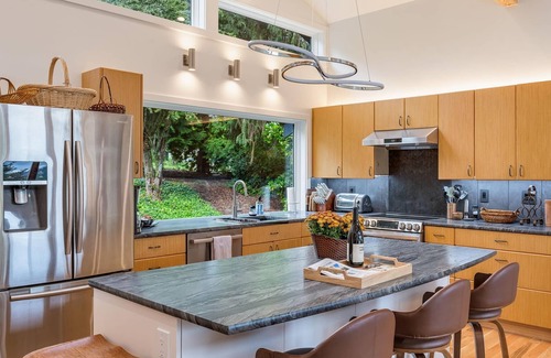 West Ridge Casa | Cozy Vino Valley Vista Home with views & parking BY Betterstay