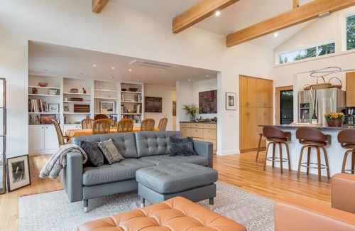 West Ridge Casa | Cozy Vino Valley Vista Home with views & parking BY Betterstay