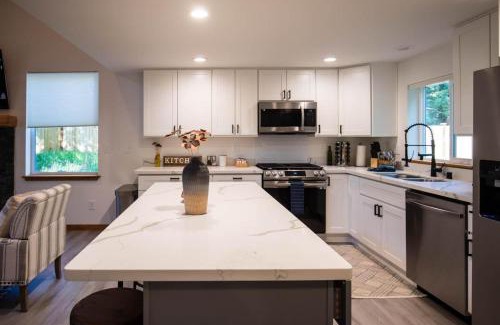 Paradise Estates Casa | Perch - Evergreen Cabin