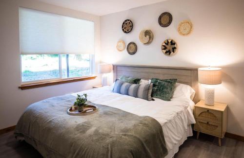 Paradise Estates Casa | Perch - Evergreen Cabin