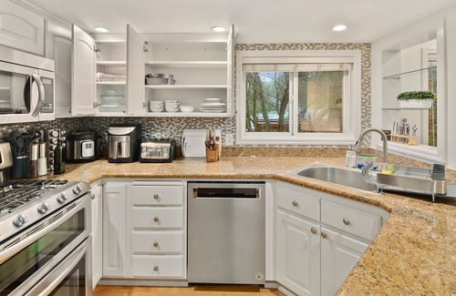 Magnolia Casa | Perch - Magnolia Manor: Cozy 3bd Family Retreat