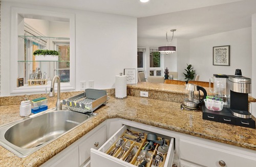Magnolia Casa | Perch - Magnolia Manor: Cozy 3bd Family Retreat