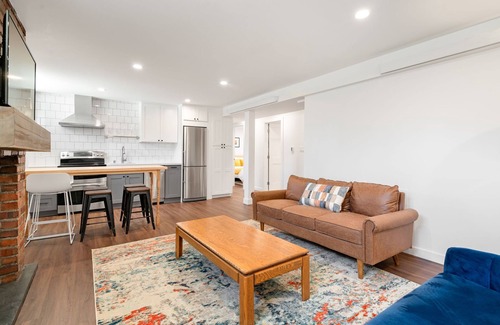 Phinney Ridge Casa | Perch - Phinney Ridge Vintage: Olympic mountain views