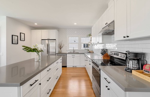 Phinney Ridge Casa | Perch - Phinney Ridge Vintage Charm: Enjoy Stunning Olympic Mountain Views