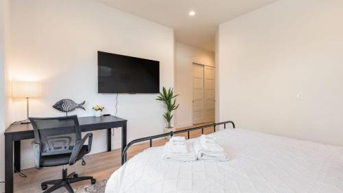 West Bellevue Casa | Perch - Private Room in Shared Home: Dune