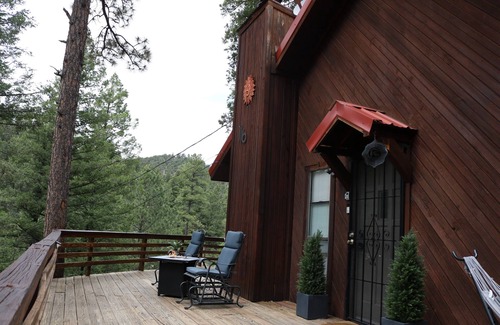 Ruidoso Cabina | Perched in the pines -wrap around porch w/outdoor dining, fire pit, & wildlife