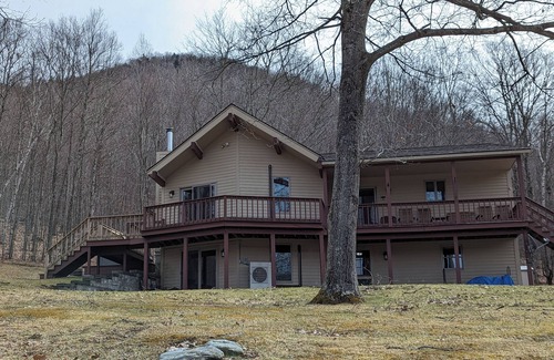 Sandgate Casa | Perched on a hill for amazing views, this is your next Vermont getaway.