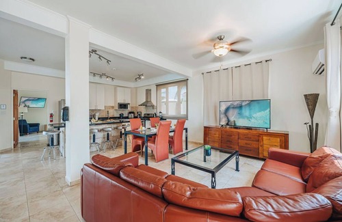 Kamay Villa | Perched on a hill in Noord, this villa is a 6-bed, 7-bath luxury retreat just minutes from Palm Beach. With 5,500 sq. ft. of indoor comfort plus expansive outdoor living, this private villa blends upscale elegance with island charm.