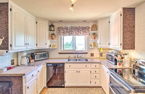 Kelseyville Casa | Casa recientemente remodelada en Kelseyville con vista al hermoso Clearlake