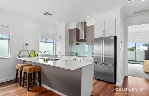 Port Willunga Casa | Percival Point - Port Willunga - C21 SouthCoast Holidays