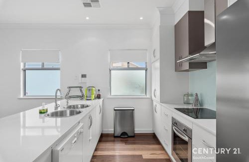 Port Willunga Casa | Percival Point - Port Willunga - C21 SouthCoast Holidays
