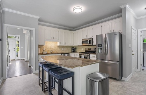 Northwest Raleigh Apartamento | Percy Manor - Pool, Fire Pit, Games and More!