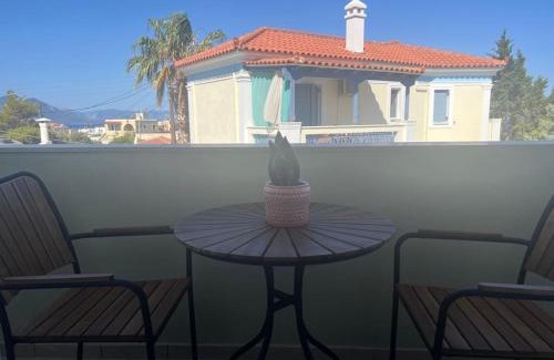 Perdhika Apartamento | Perdika's Cove, spacious sea view family home