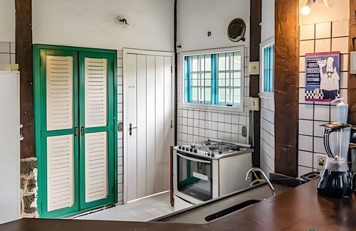 Morro da Cruz Casa | Perequê house with pool 300m from the beach