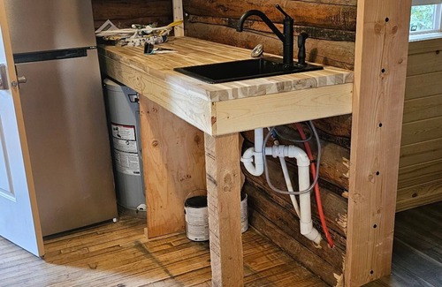 Cokeville Cabina | Perfect 1-bedroom, 1-bath Modern Rustic Cabin