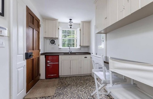 Stonington Cabaña | Perfect 1 bedroom 1 bath cottage in the heart of Stonington Borough