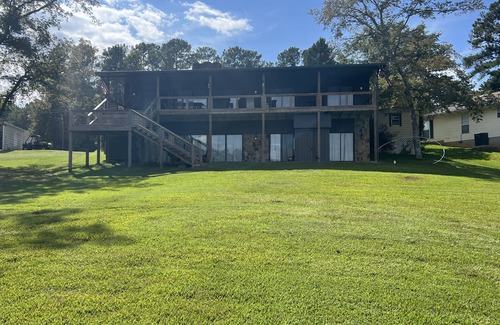 Milledgeville Casa | Perfect 1 Bedroom Lake Front Home 10 min from Downtown Milledgeville.