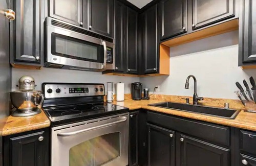 Arden-Arcade Condominio | Perfect 2 bedroom 2 bath condo with a pool and gym